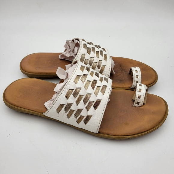 Born White and Metallic Woven Slide Sandals with Toe Ring Size 8 - Picture 3 of 10